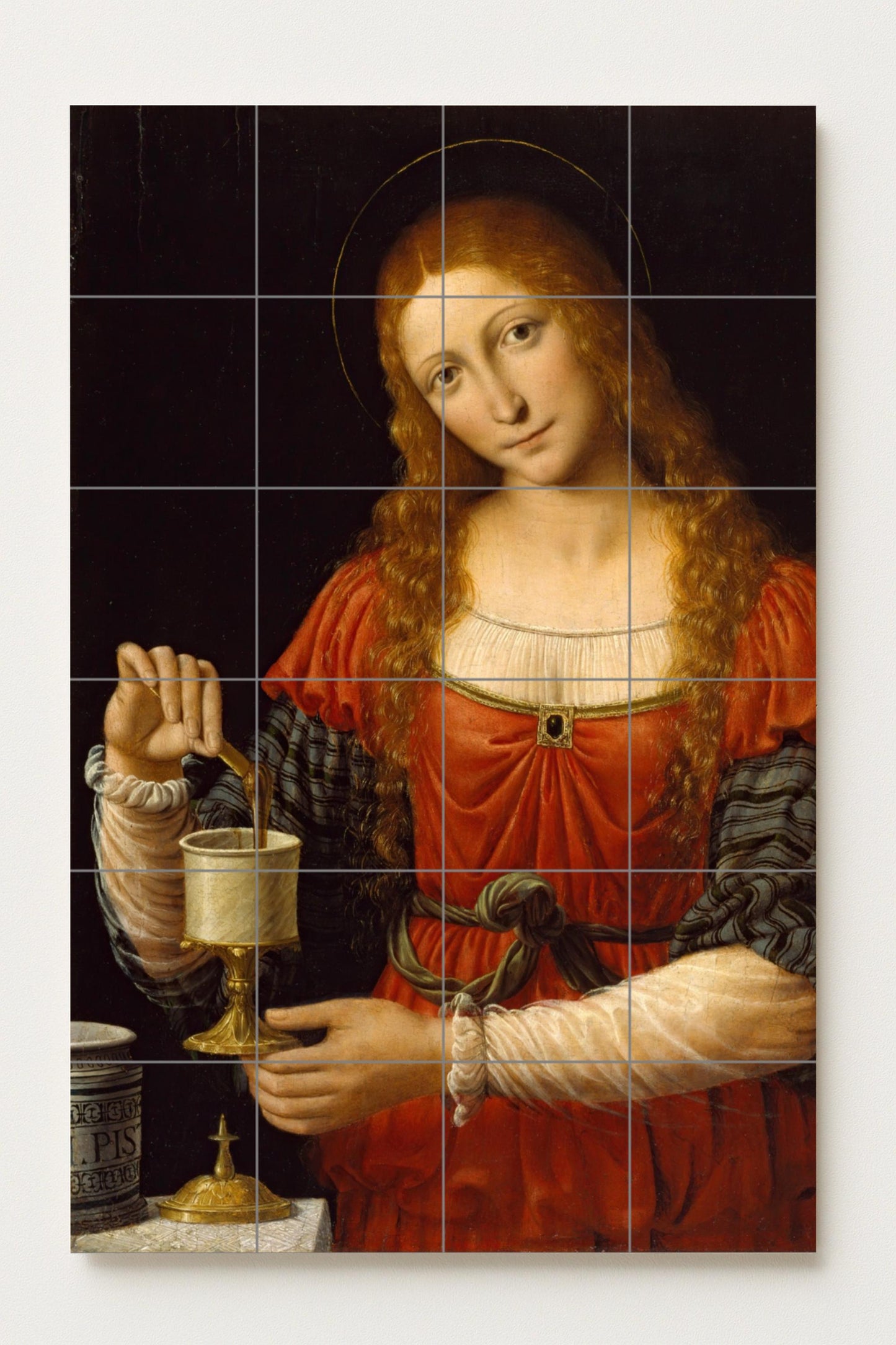 Santa María Magdalena — Cerámica con cáliz y túnica roja