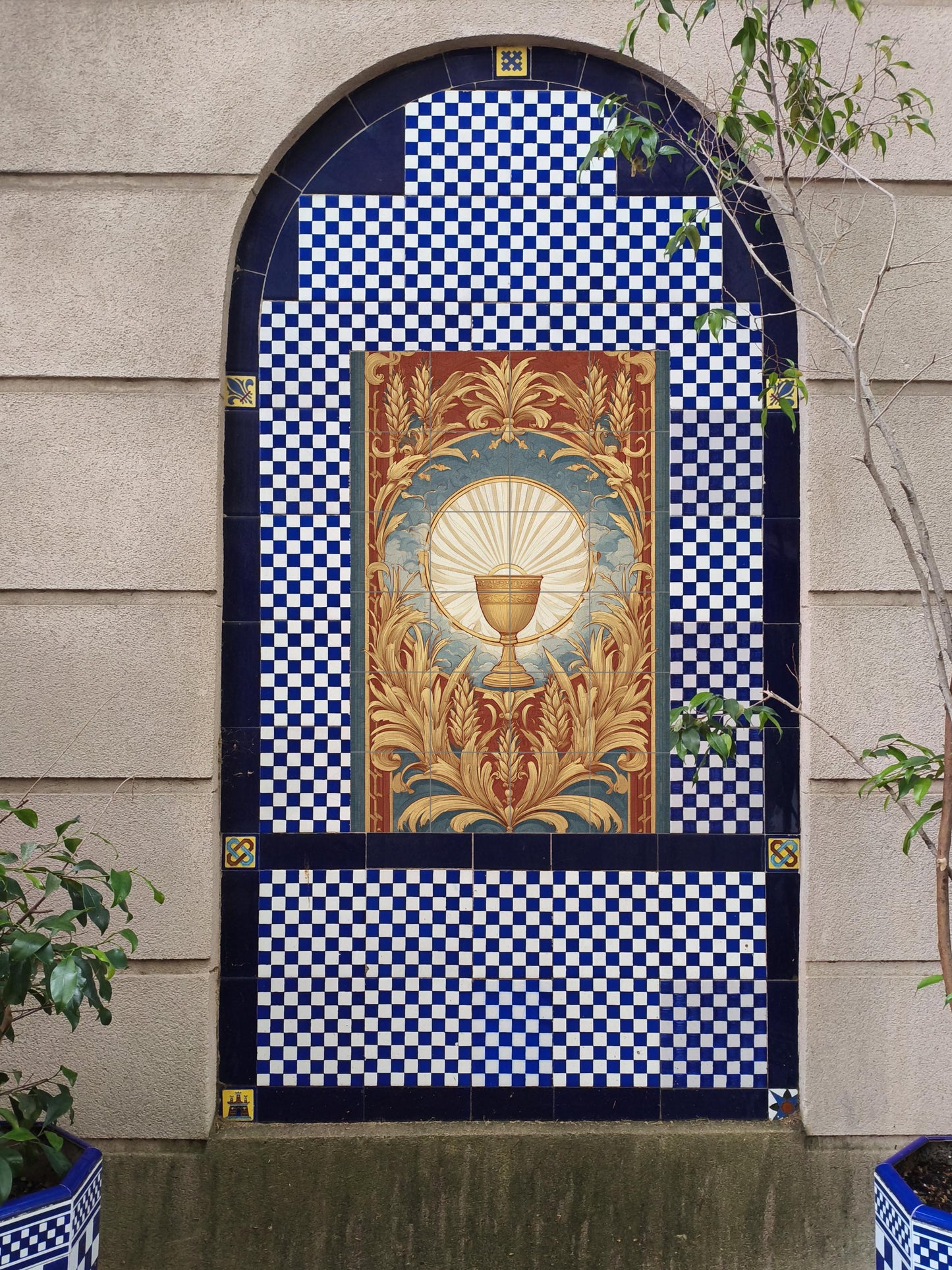 Iluminación du Cáliz Doré — Décor de Légende Antique, Art Mural en Céramique