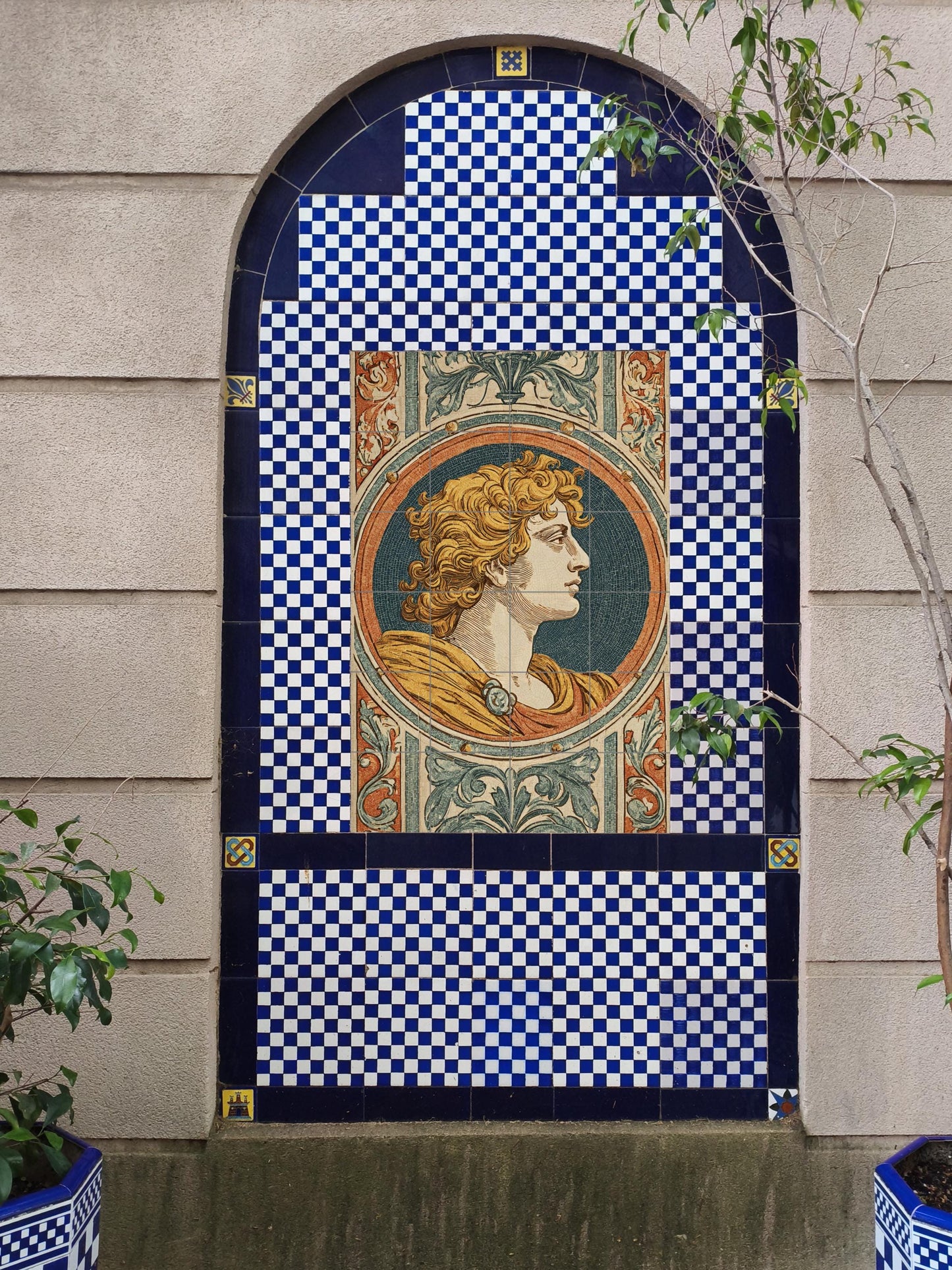 Perfil aureliano · Ceramic Wall Mural — Folk & Ornamental Art