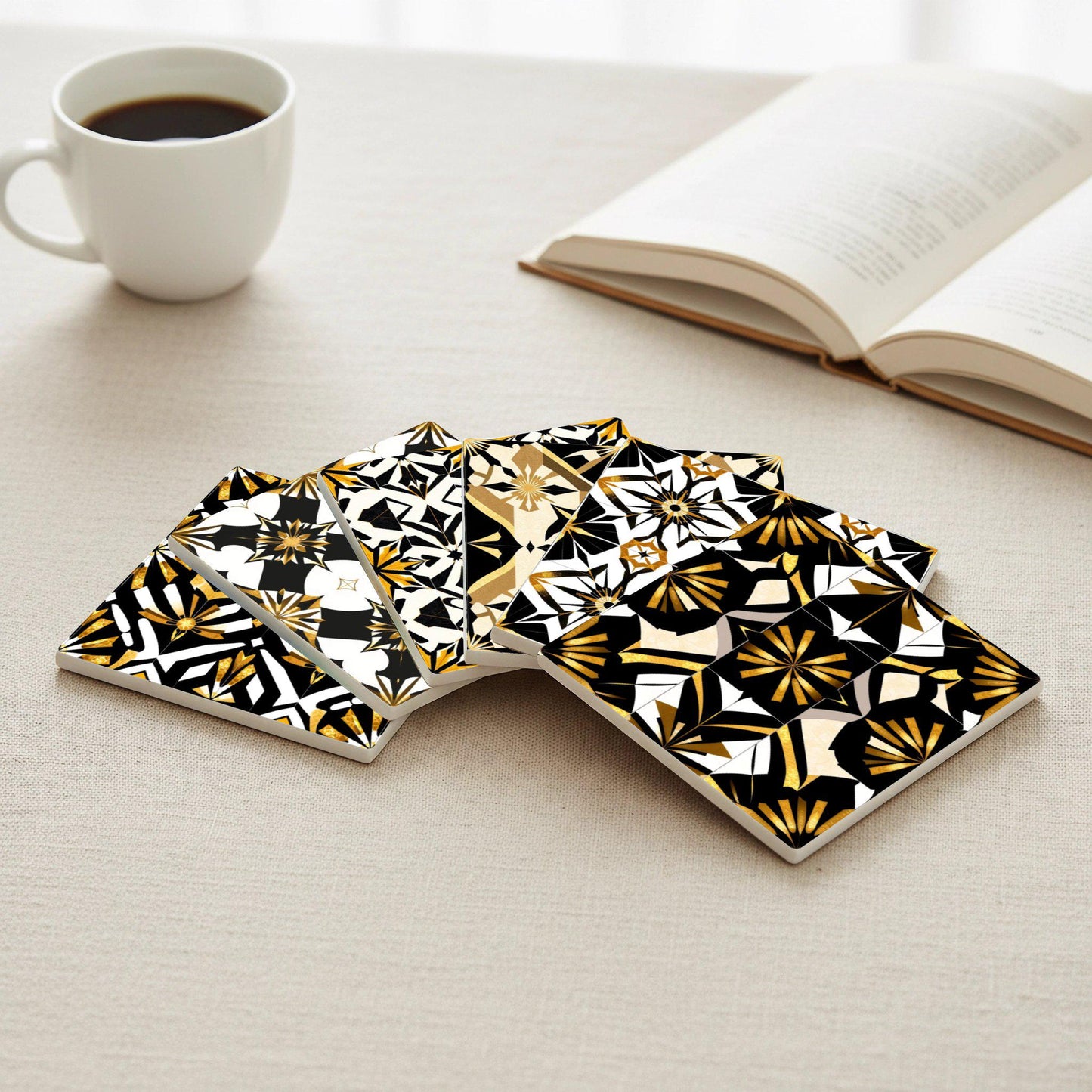 Posavasos Art Déco - Azulejos geométricos de cerámica en negro, blanco y dorado