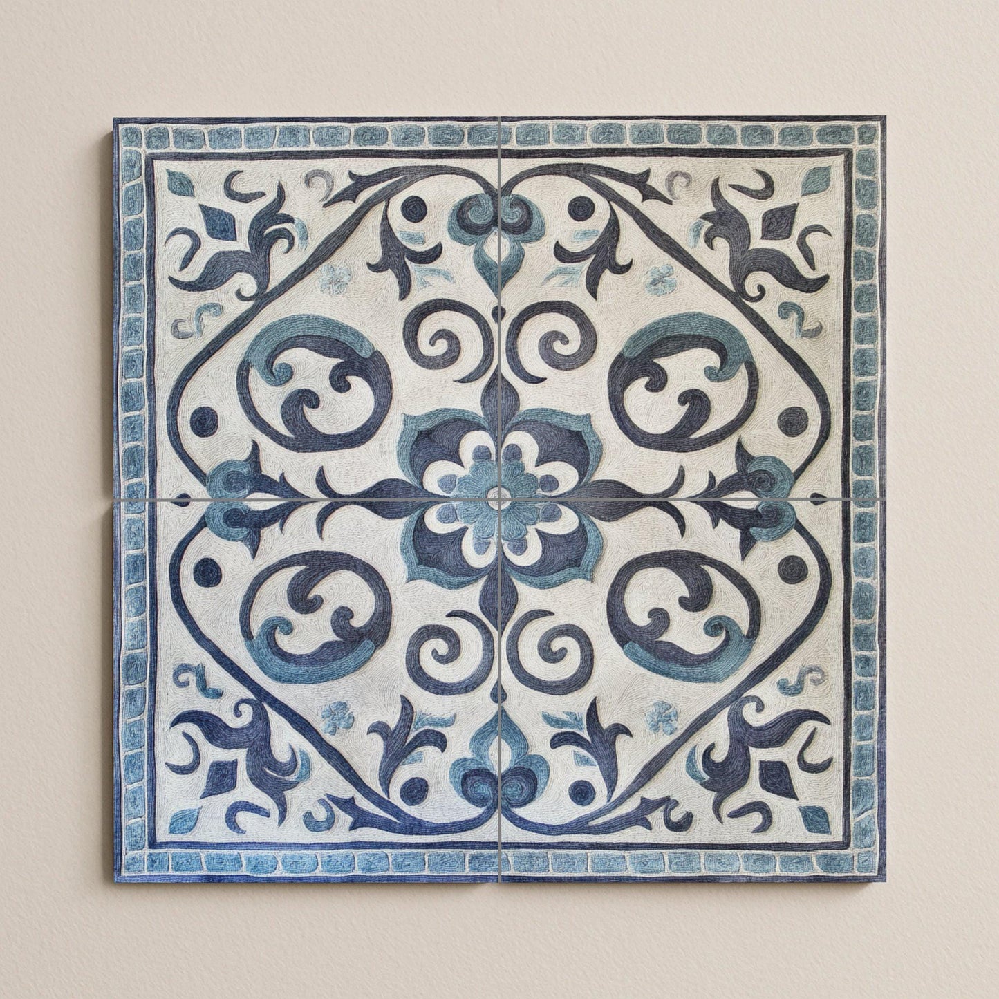 Mural de cerámica gris y azul