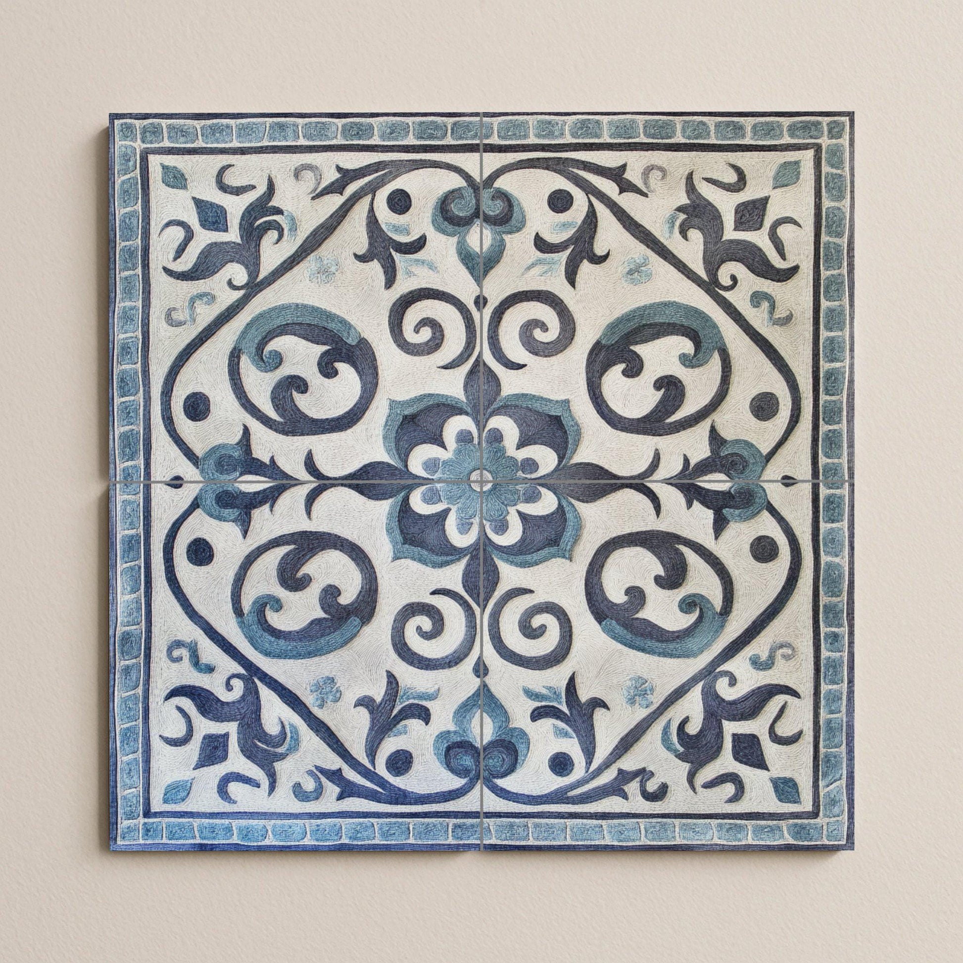 Mural de cerámica gris y azul