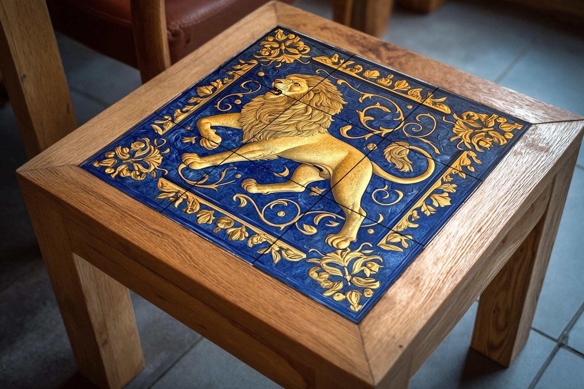 Lion Doré · Fresque Céramique — Art Animalier en Carreaux