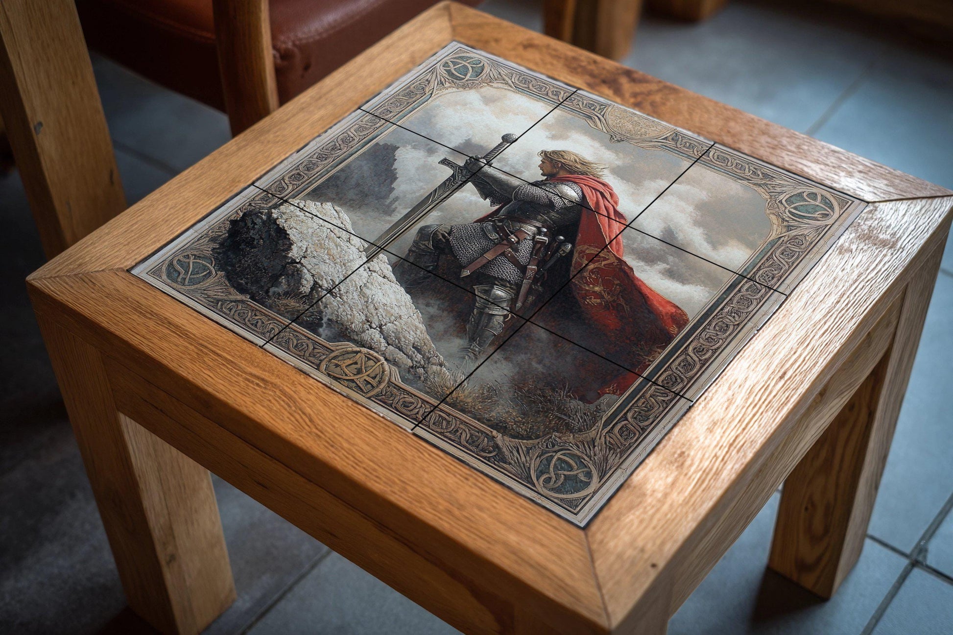Mural de pared de cerámica de caballero medieval con espada y capa…