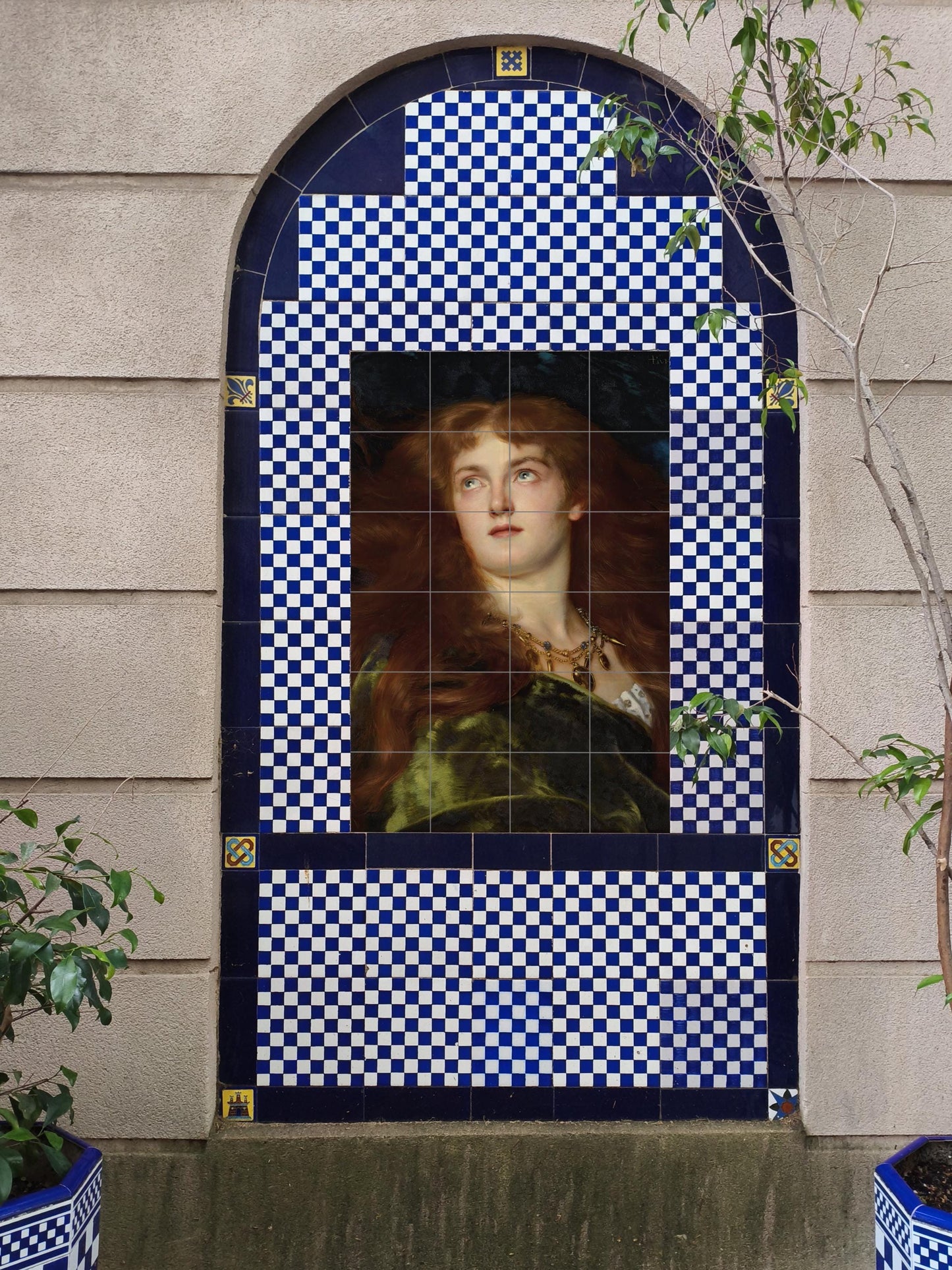 Belleza di la Donna — Murale in Piastrelle di Ceramica · Murale a Motivi Decorativi