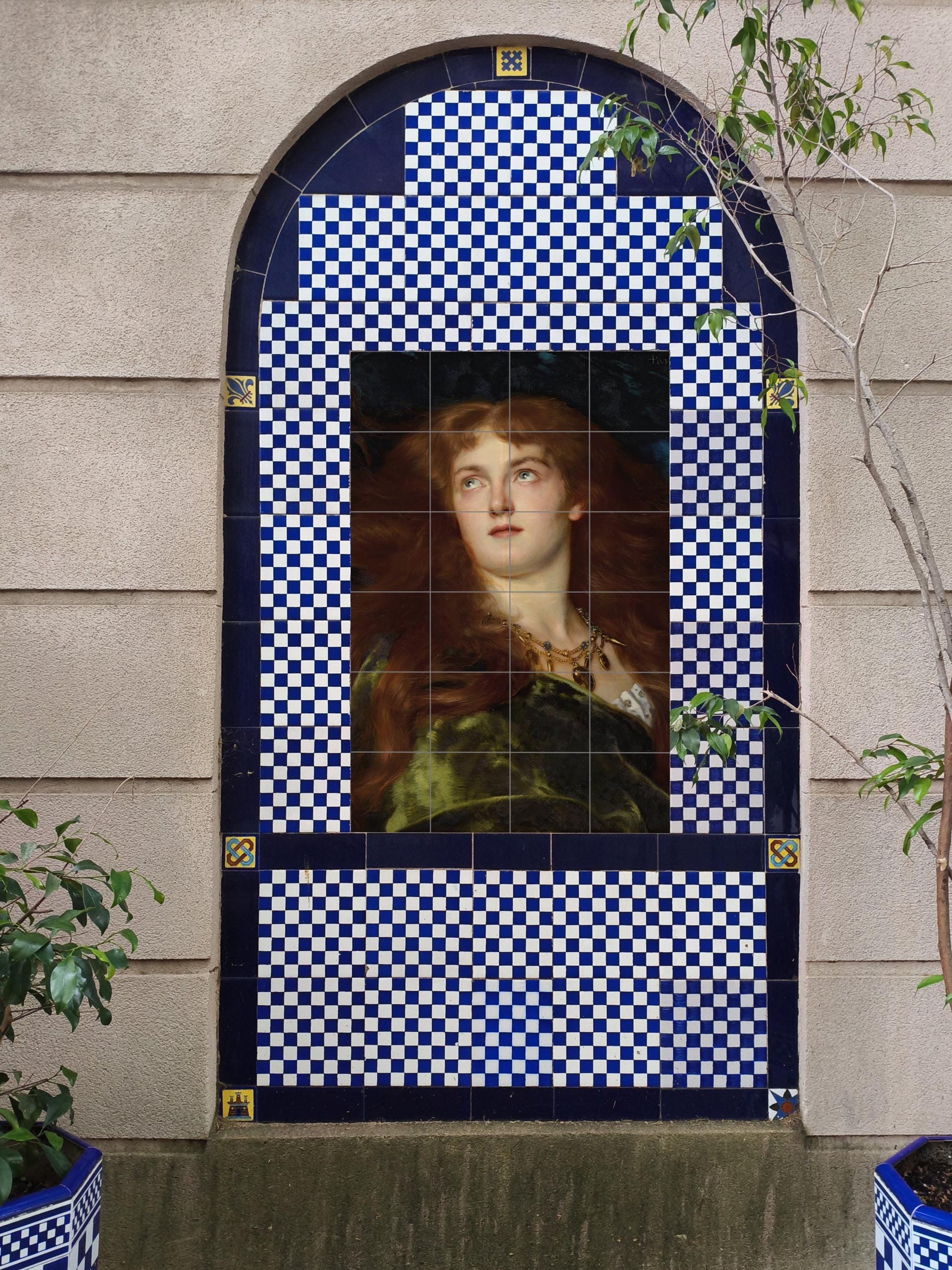 Belleza di la Donna — Murale in Piastrelle di Ceramica · Murale a Motivi Decorativi