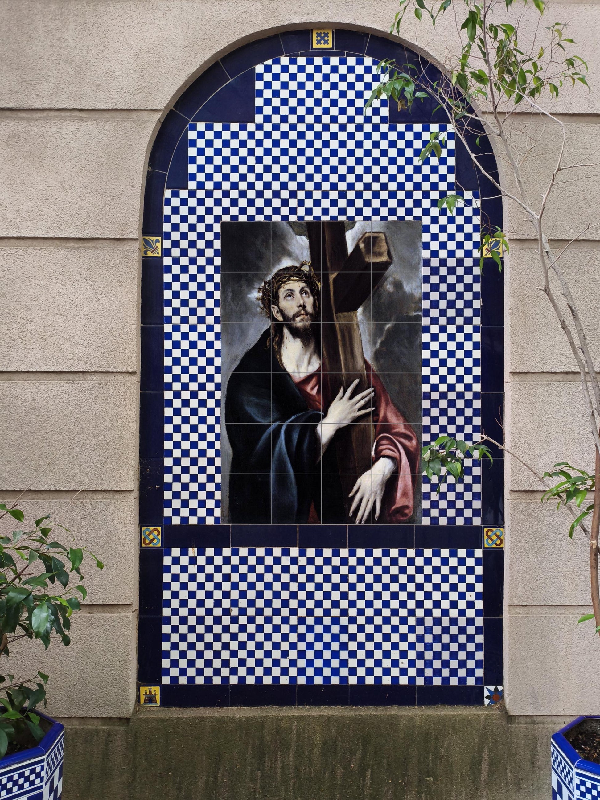 Cristo cargando la Croce — Arte da Galleria, Arte da Parete in Ceramica
