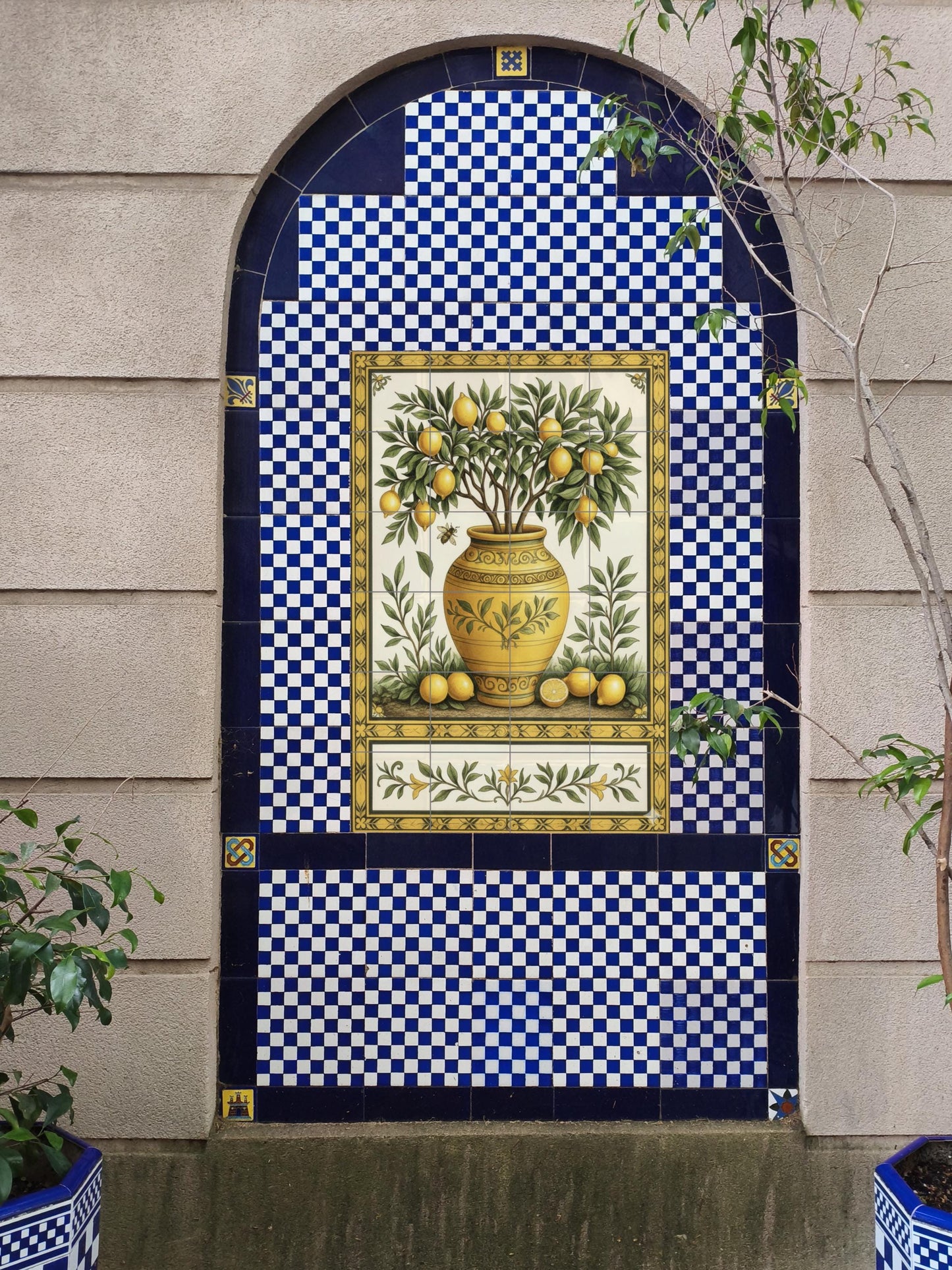 Limone in Vaso Ornamentale — Arte Naturale da Parete, Arte da Parete in Ceramica
