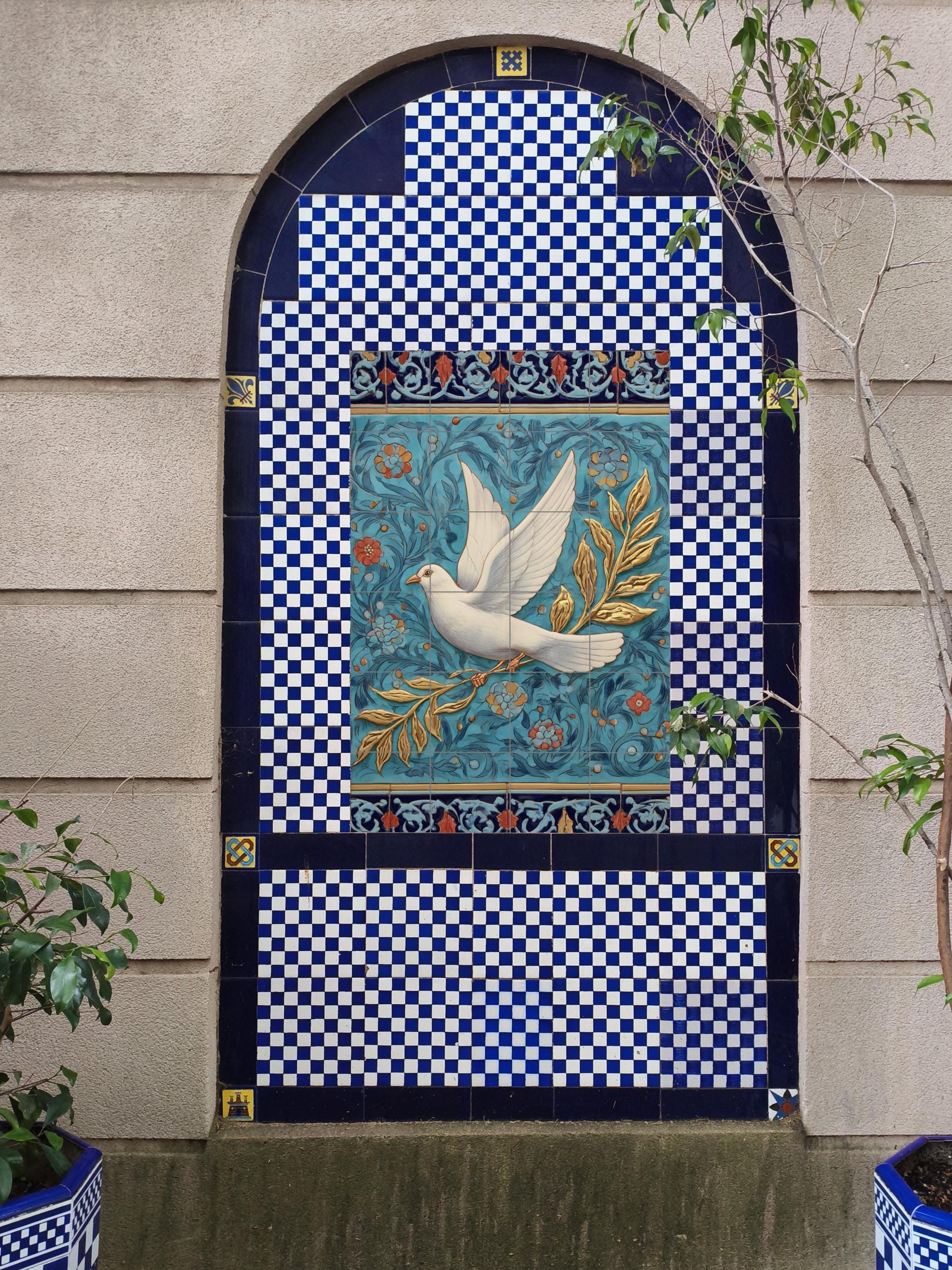 Taube Blanca von die Paz mit Olivenzweig Golden — Fliesen-Wandbild aus Keramik · Garten- & Natur-Dekor