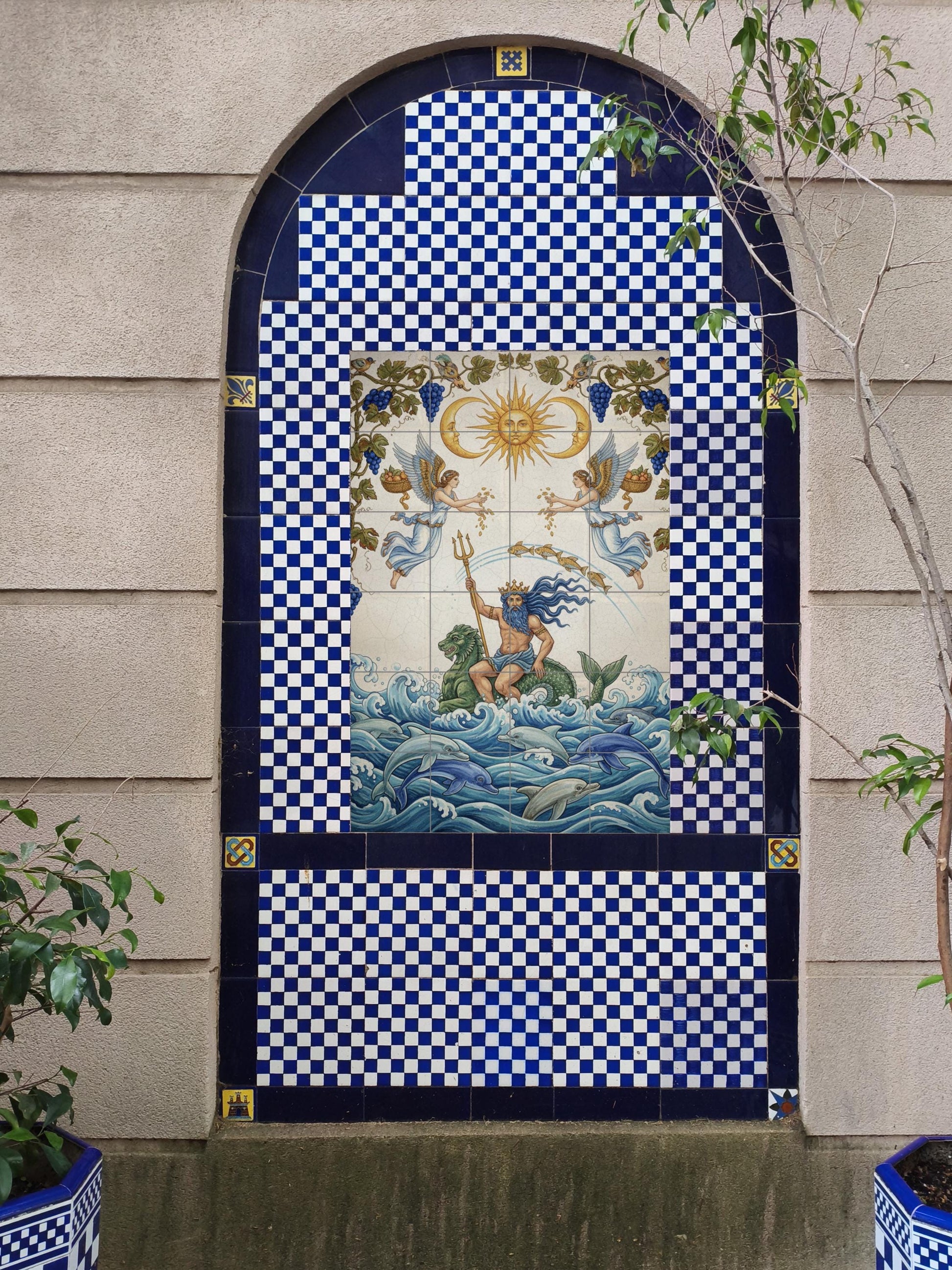 Señor de les Vagues — Fresque Murale en Carreaux de Céramique · Légendes et Épopées