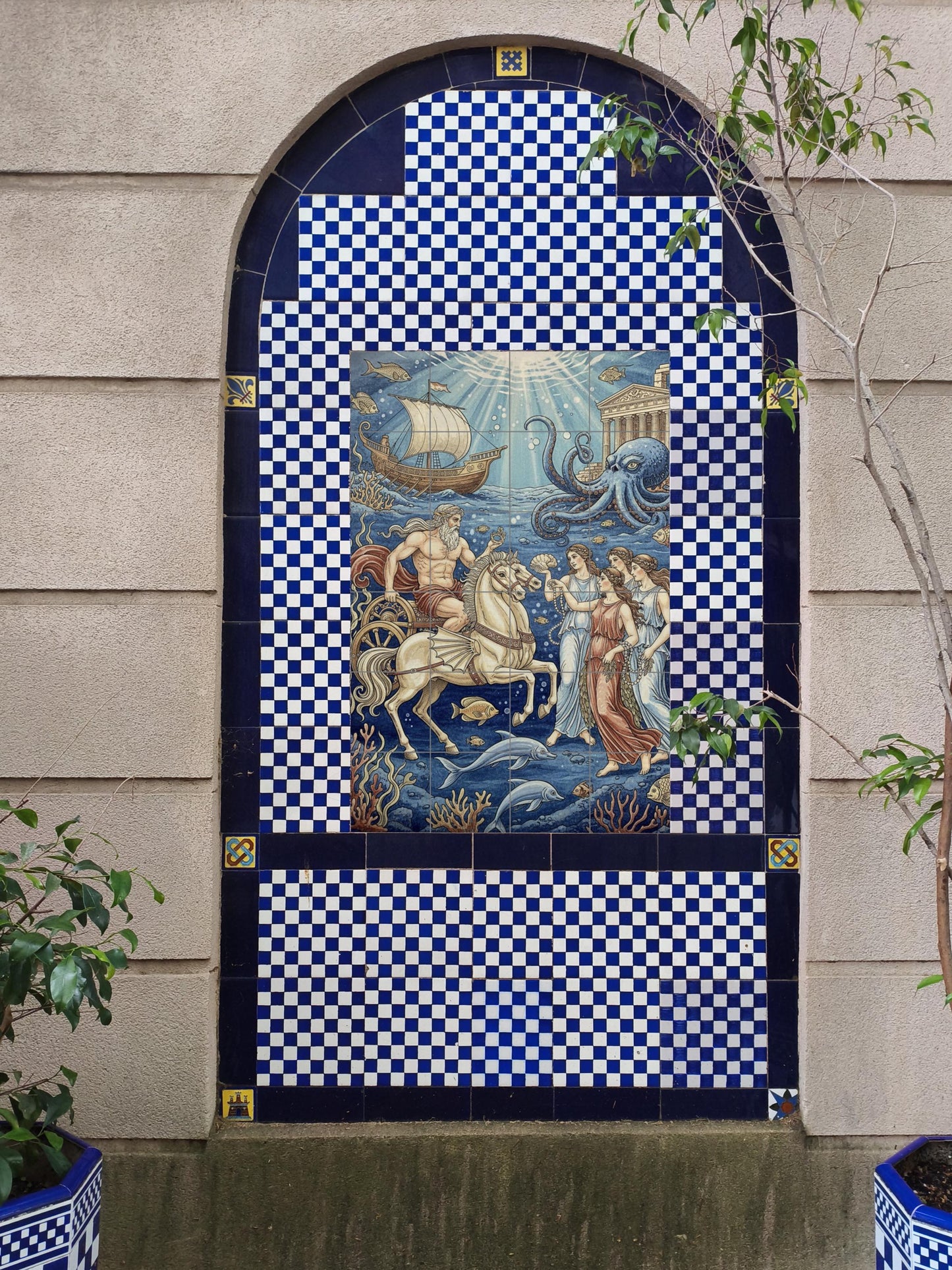 Fresque en Carrelage La corte de Poseidón bajo las olas — Art Mural Mythologique
