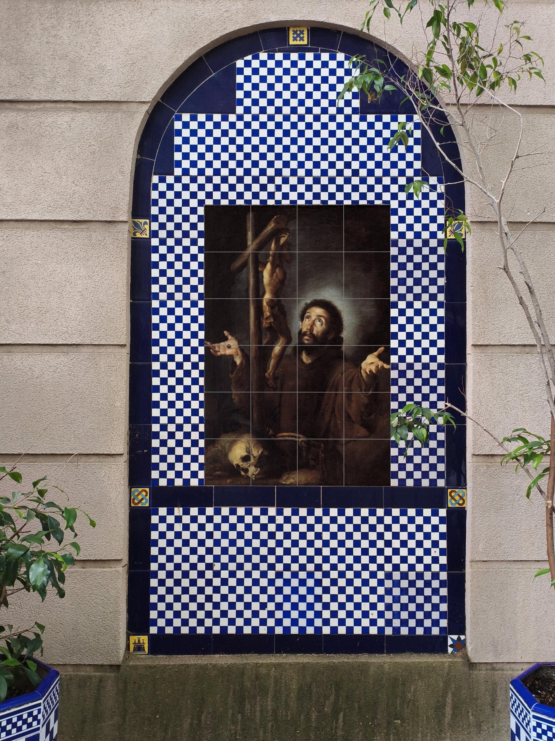 San Francisco de Asís — Santo en oración ante la cruz