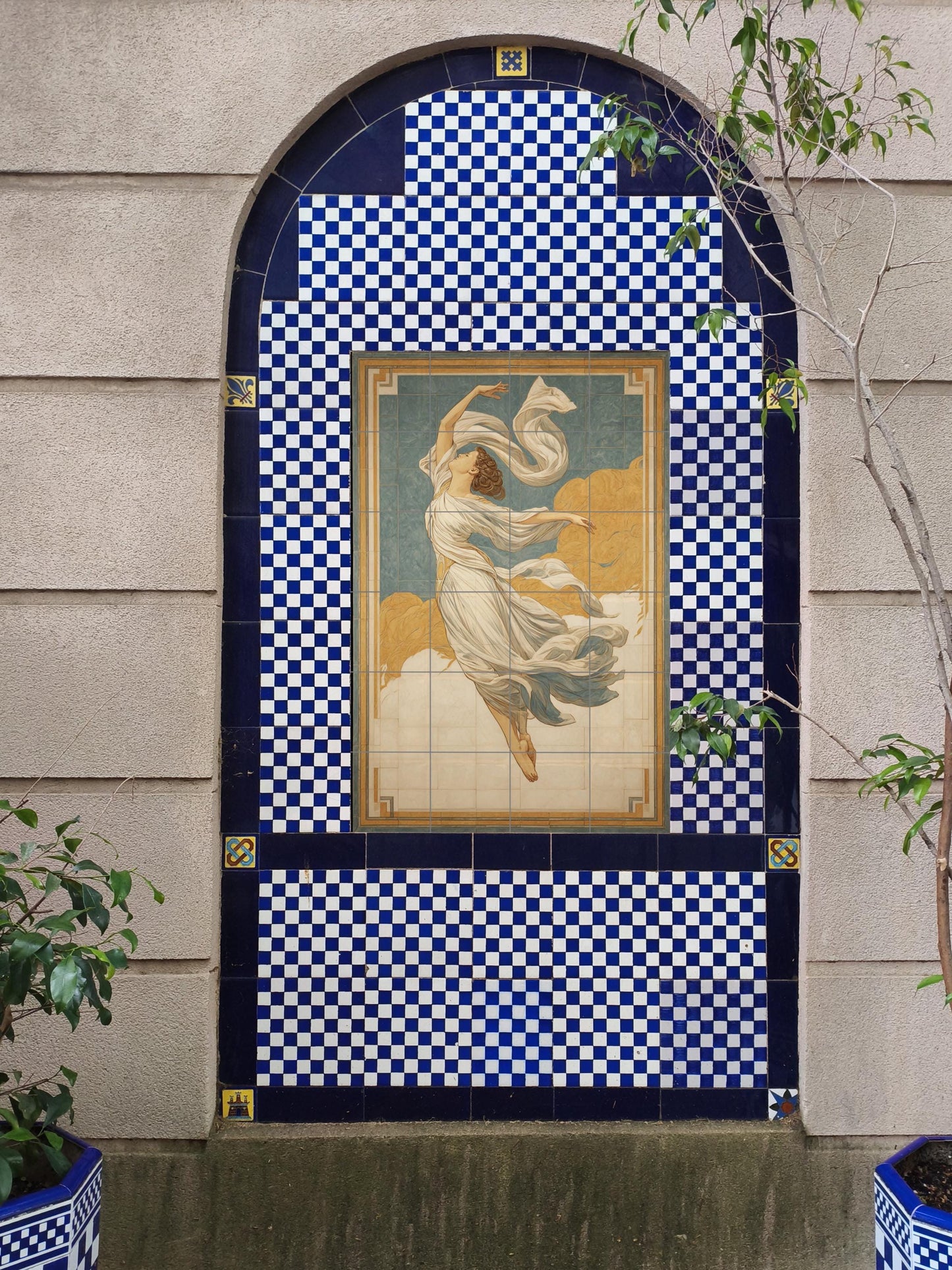 Grâce Céleste · Fresque Céramique — Art Mural Mythologique