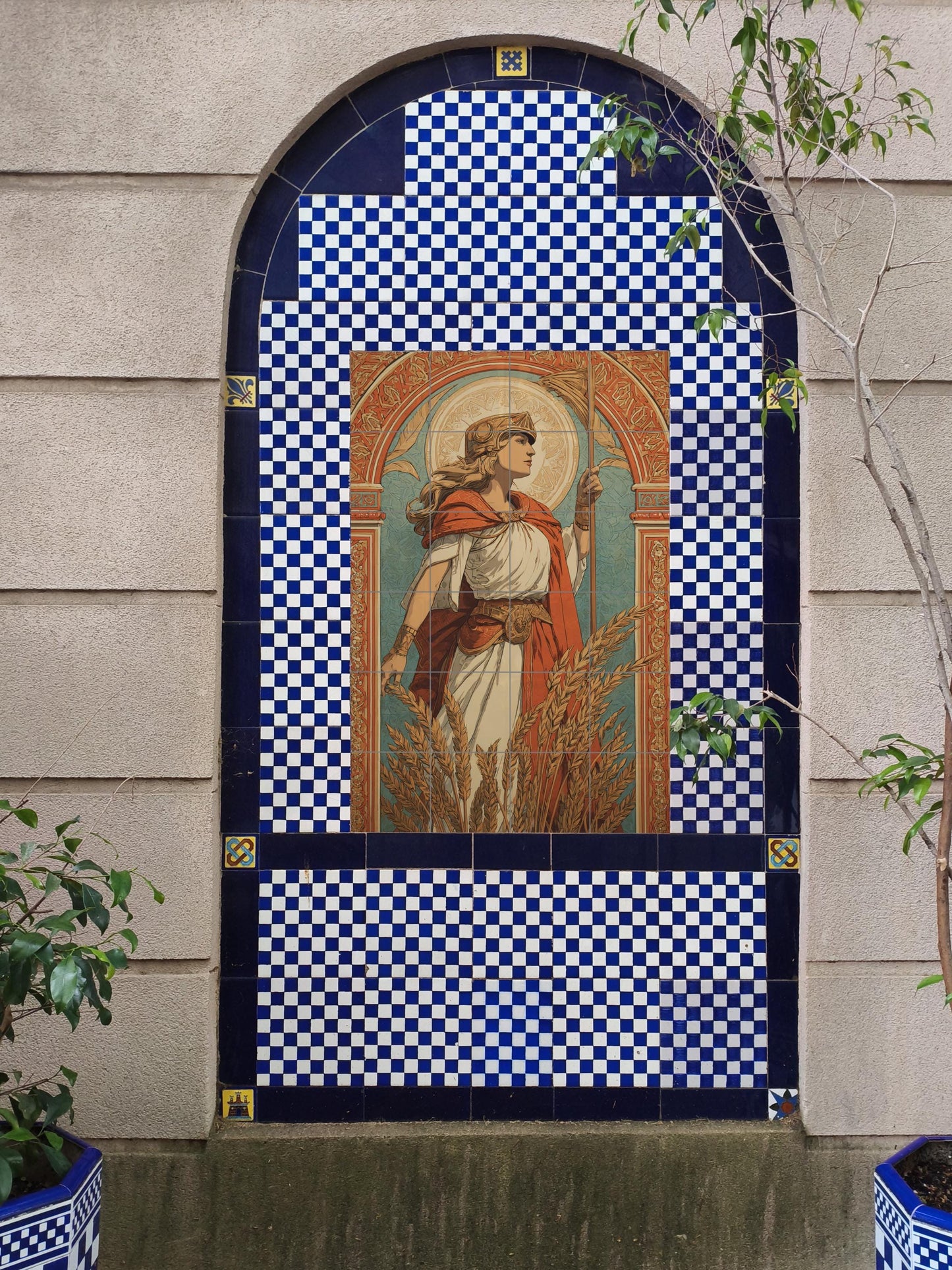 Fresque en Carrelage Déesse de la Récolte — Art Mural Mythologique