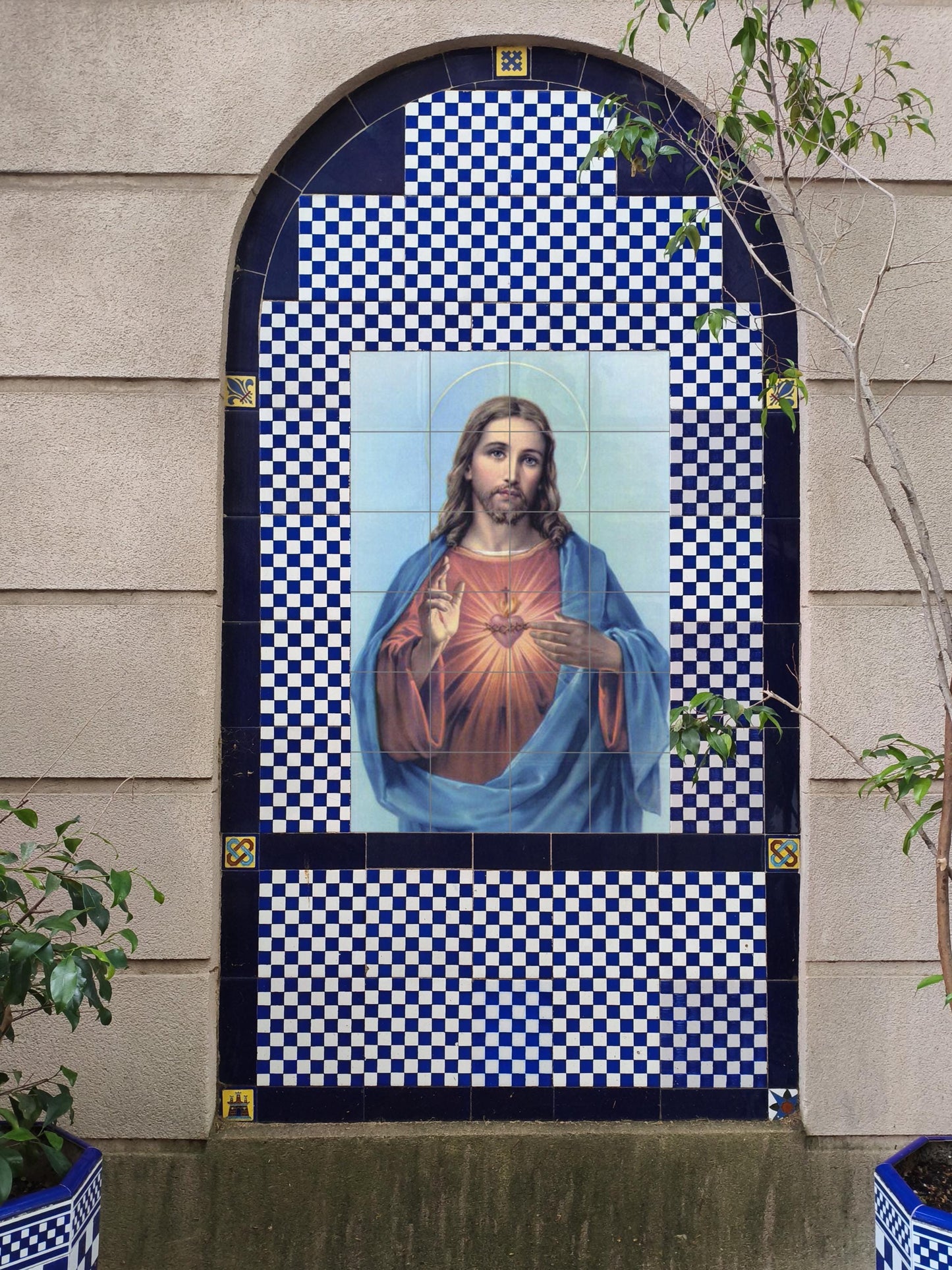 Sacré Cœur de Christ · Fresque Céramique — Art Mural Chrétien