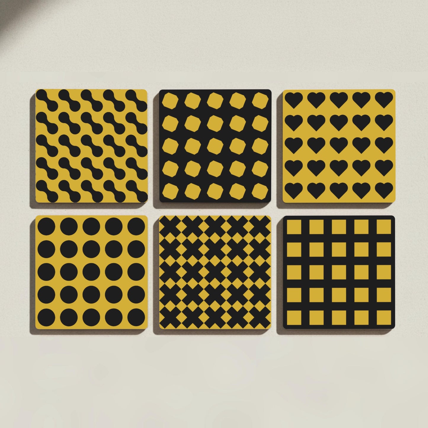 Geométricos de cerámica - Azulejos amarillos y negros, decoración mode — Set de Dessous de Verre en Céramique · Dessous de Verre à Motifs Modernes