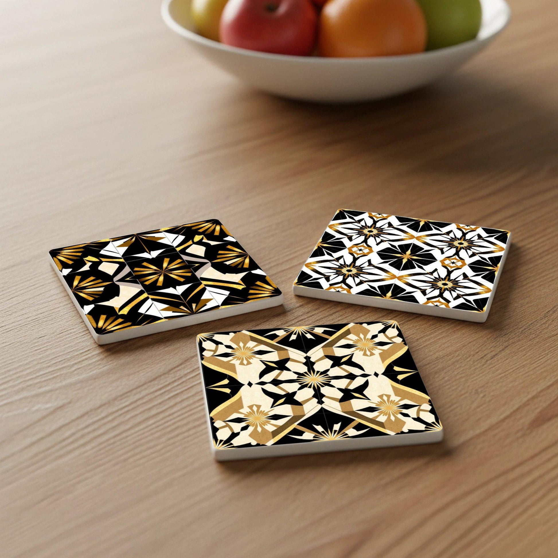 Posavasos Art Déco - Azulejos geométricos de cerámica en negro, blanco y dorado