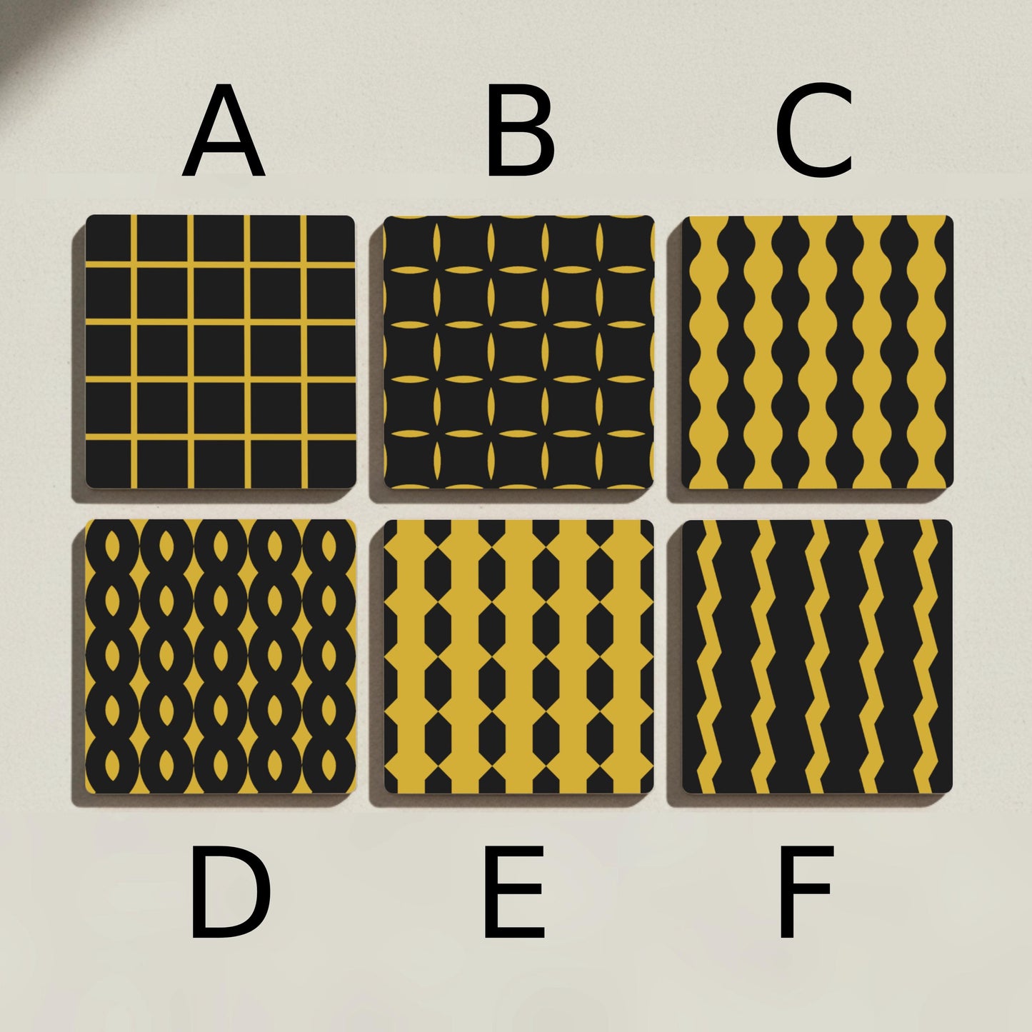 Sottobicchieri Geométricos de cerámica en amarillo mostaza y negro, decoración modern — Sottobicchieri a Motivi Moderni