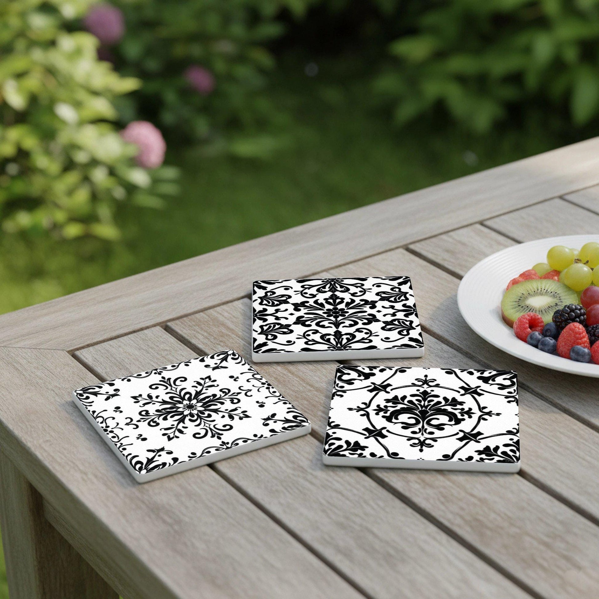 Damasco - Decoración parisina en blanco y negro — Set di Sottobicchieri in Ceramica · Set da Tavola per Amanti del Design