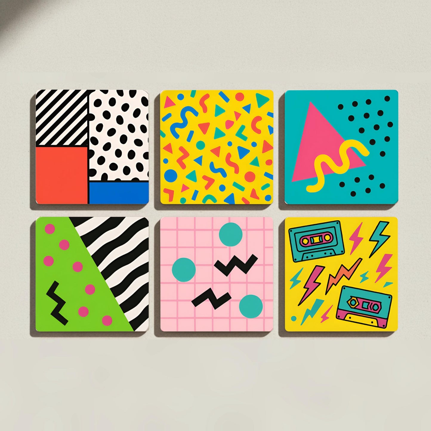 Posavasos Diseño de Memphis / Decoración con azulejos geométricos de los años 80