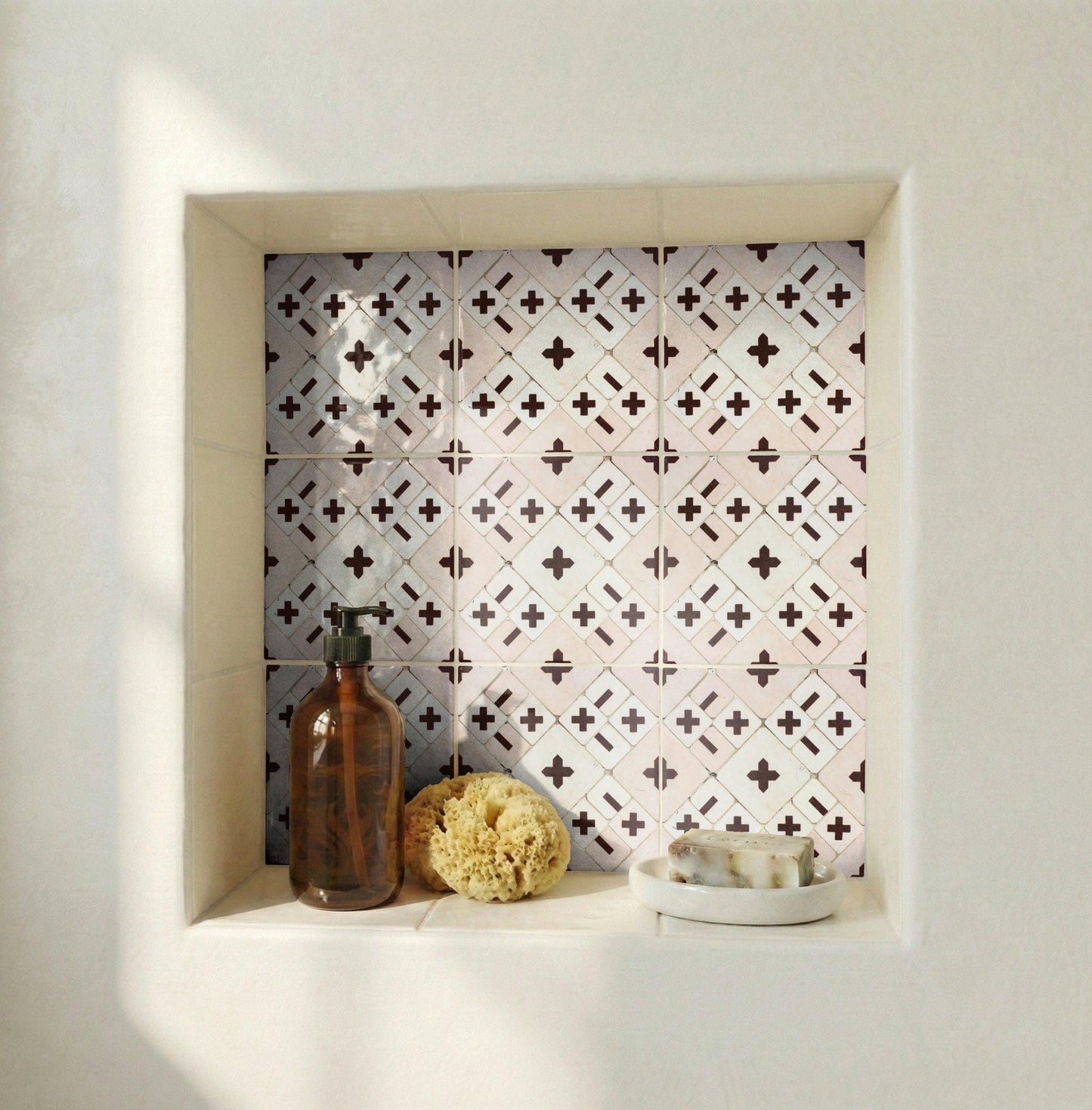Burgundy Croix de Héritage Traditionnel · Carreau Mural — Décor Géométrique Contemporain