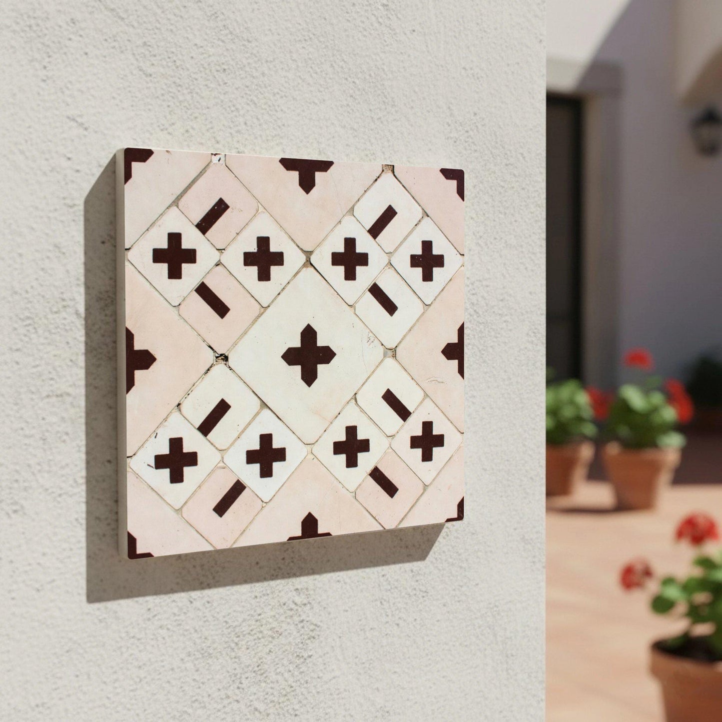 Burgundy Croix de Héritage Traditionnel · Carreau Mural — Décor Géométrique Contemporain