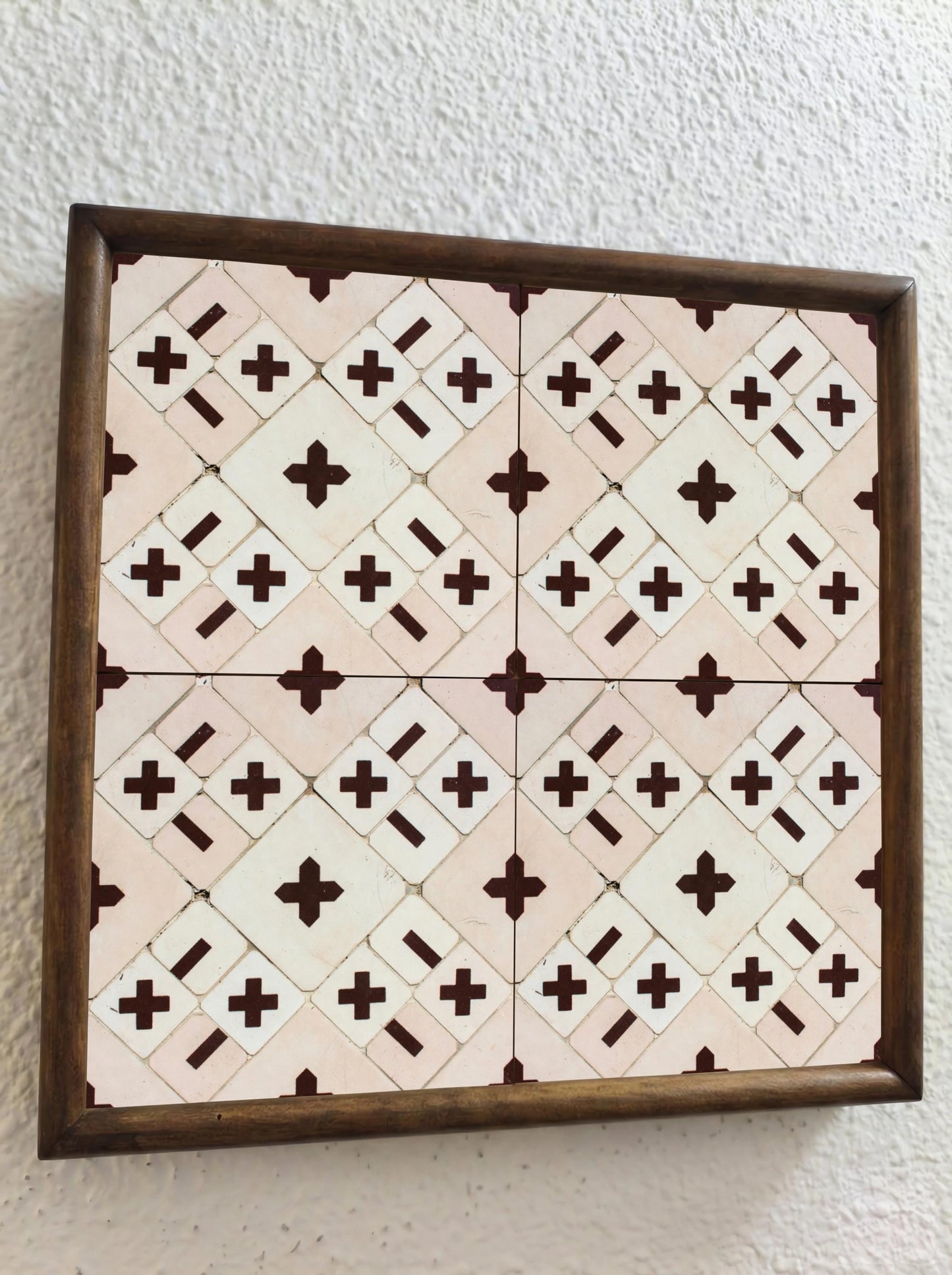 Burgundy Croix de Héritage Traditionnel · Carreau Mural — Décor Géométrique Contemporain
