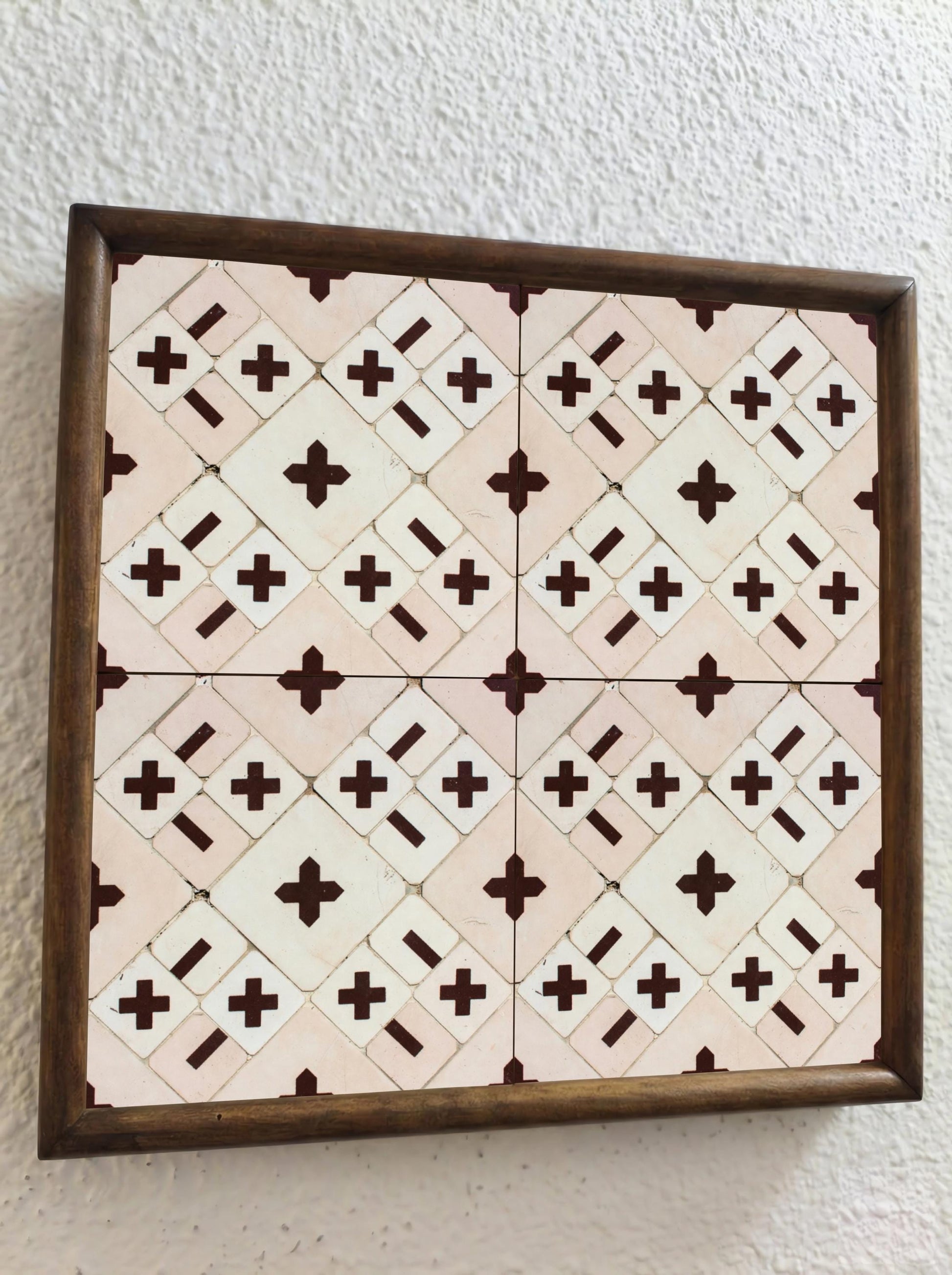 Burgundy Croix de Héritage Traditionnel · Carreau Mural — Décor Géométrique Contemporain