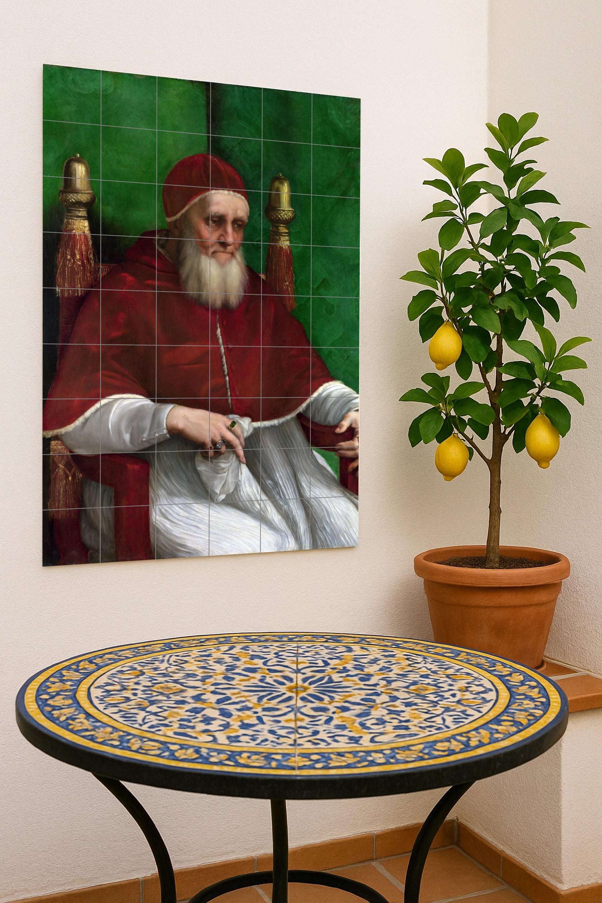 Mural de azulejos de cerámica con el retrato del Papa Julio II