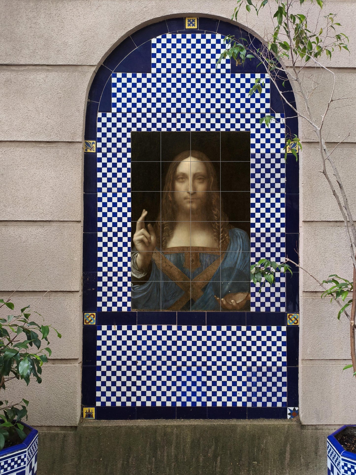 Salvator Mundi — Art Populaire et Ornemental, Art Mural en Céramique