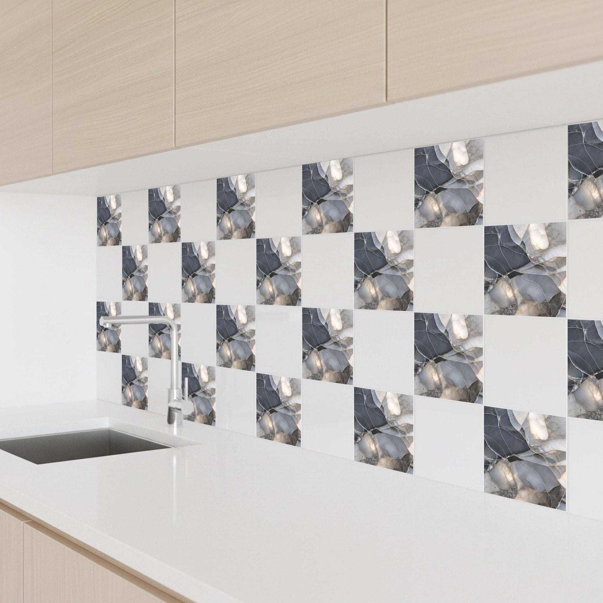 Neutral Agate Effect — Vintage-Style Ornament Ceramic Tile