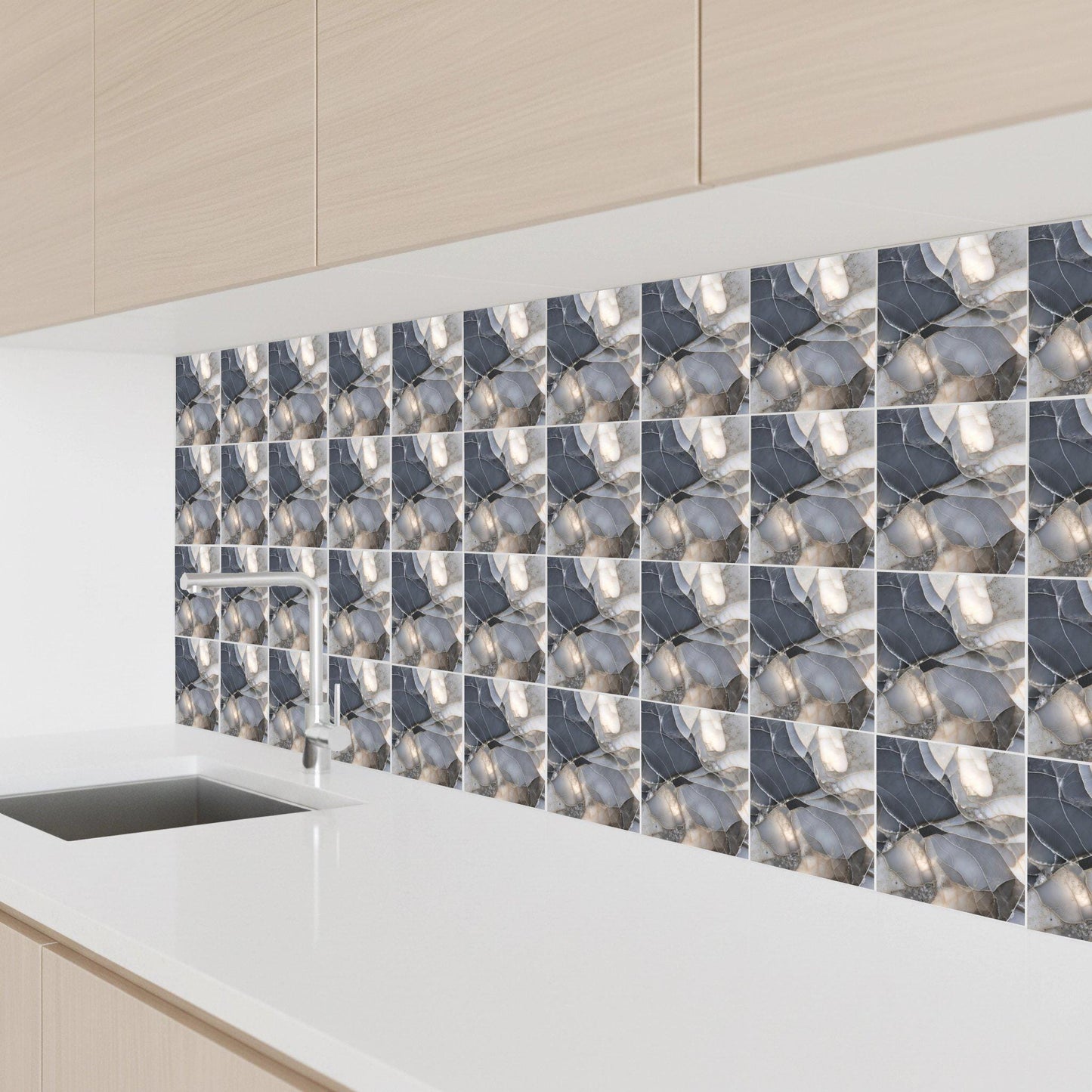 Neutral Agate Effect — Vintage-Style Ornament Ceramic Tile