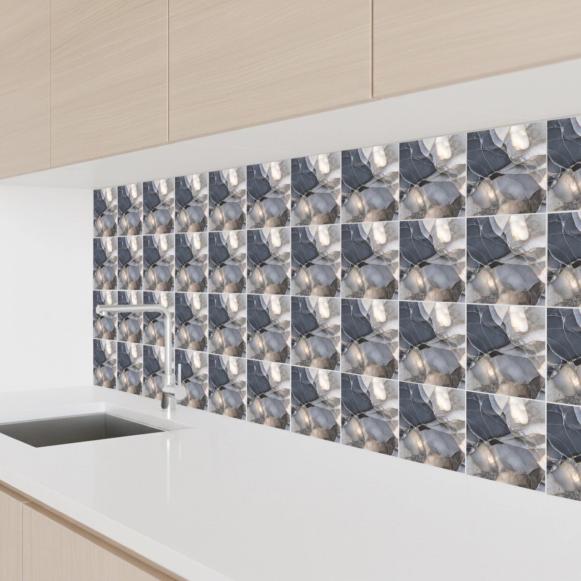 Neutral Agate Effect — Vintage-Style Ornament Ceramic Tile