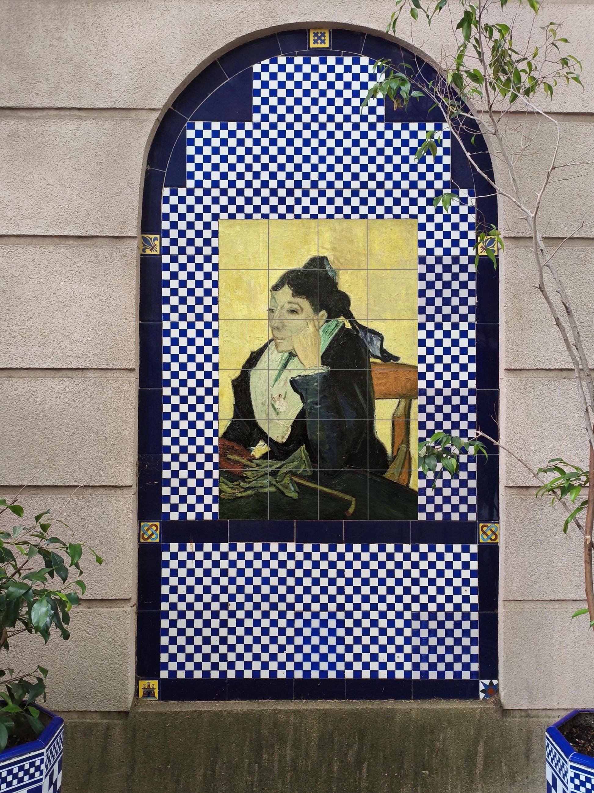 L’Arlésienne — Arte Popolare e Ornamentale, Arte da Parete in Ceramica