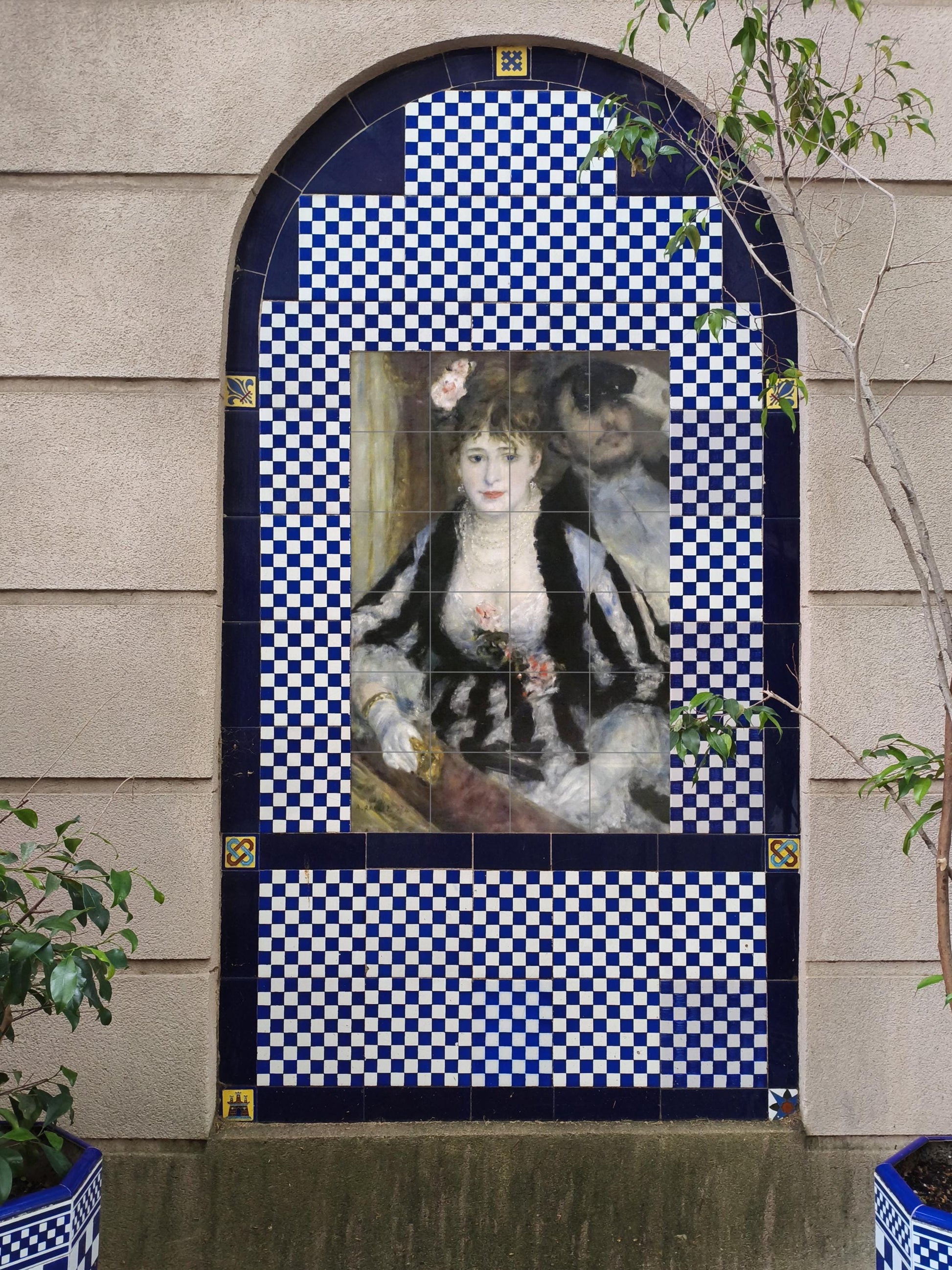 Loge — Folk-Art Décor · Ceramic Tile Mural