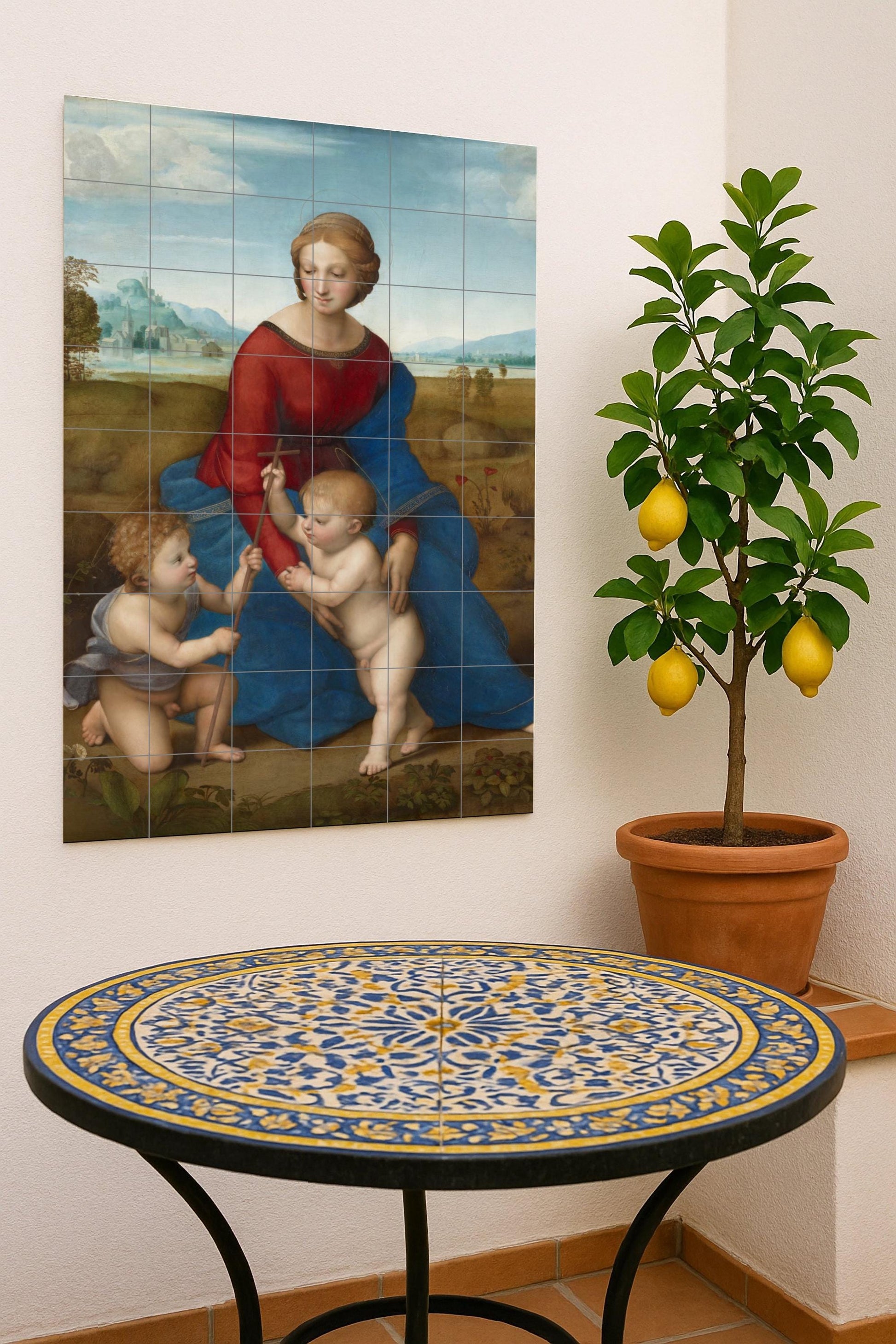 Mural de cerámica de la Virgen de los Prados